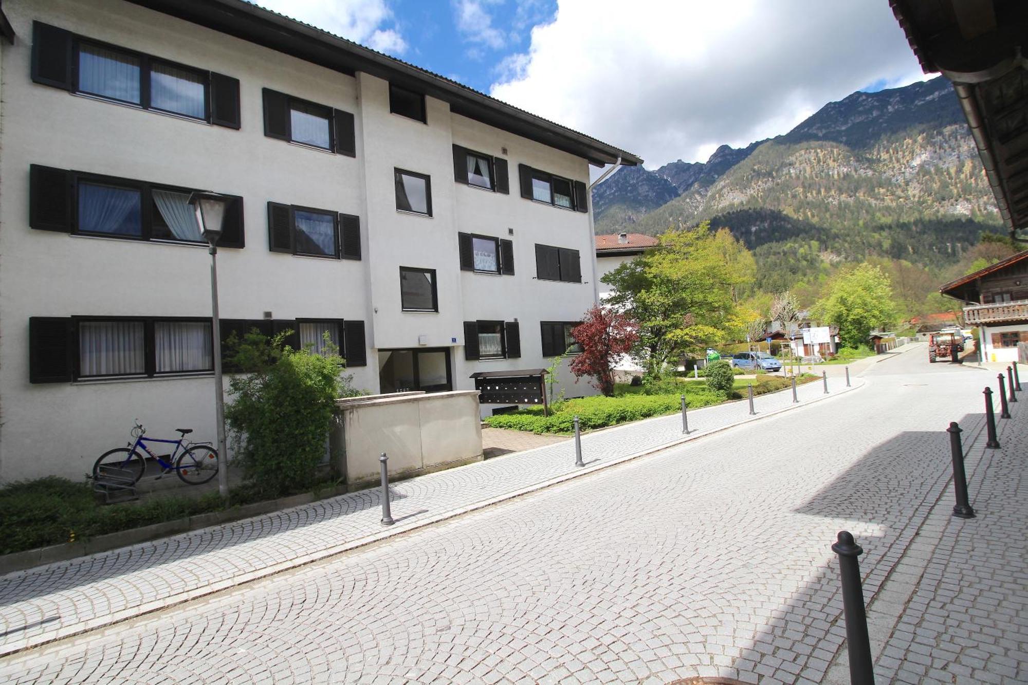 Lindenschloesschen & Schlossgarten Garmisch-Partenkirchen Bagian luar foto