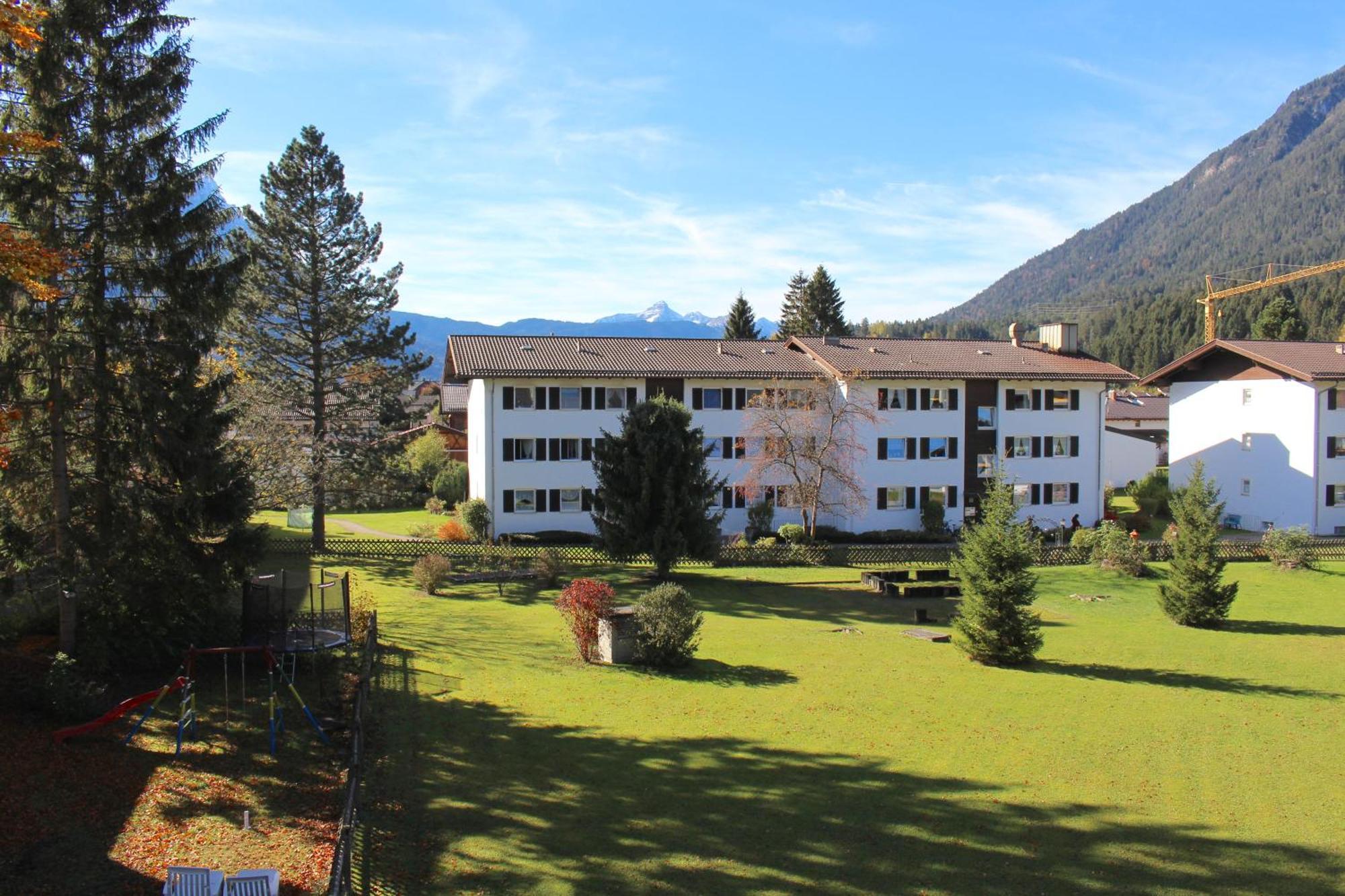 Lindenschloesschen & Schlossgarten Garmisch-Partenkirchen Bagian luar foto
